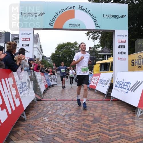 30.08.2026 - Blankeneser Heldenlauf Lena Gebhardt http://msf.ph/oto/10072477 30.08.2026 10:15:05 Ziel 5407, 5481, 5775, 5874 meine-sportfotos.de