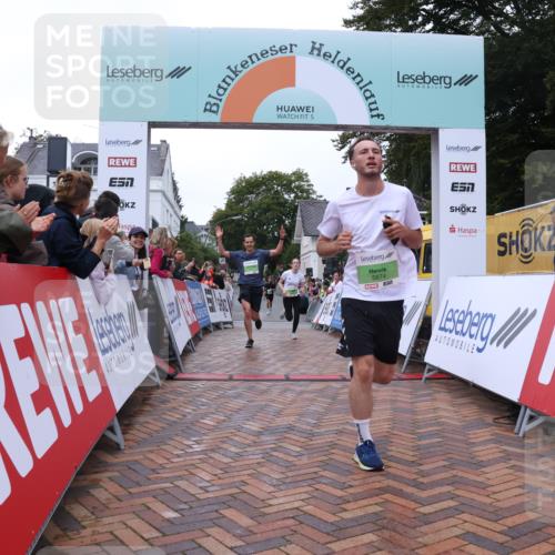 30.08.2026 - Blankeneser Heldenlauf Lena Gebhardt http://msf.ph/oto/10072481 30.08.2026 10:15:05 Ziel 5407, 5481, 5775, 5874 meine-sportfotos.de