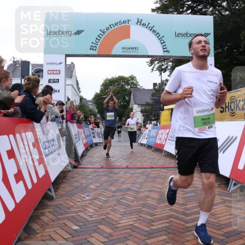 30.08.2026 - Blankeneser Heldenlauf Lena Gebhardt http://msf.ph/oto/10072485 30.08.2026 10:15:05 Ziel 5407, 5481, 5775, 5874 meine-sportfotos.de