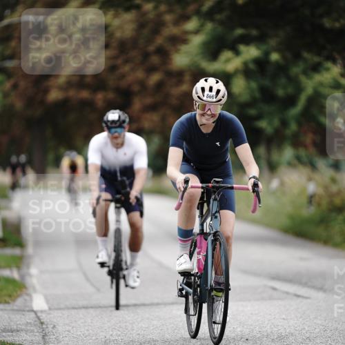 30.08.2026 - Elbe Triathlon Hamburg Michael Burmester http://msf.ph/oto/10072515 30.08.2026 10:17:15 Radfahren 546, 802, 826, 866 meine-sportfotos.de