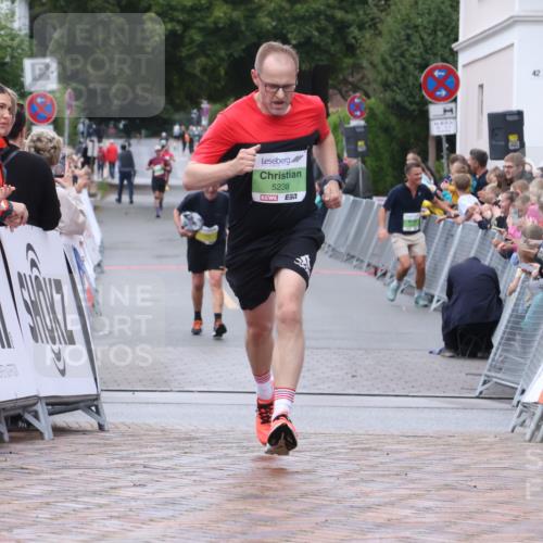 30.08.2026 - Blankeneser Heldenlauf Lena Gebhardt http://msf.ph/oto/10072567 30.08.2026 10:15:18 Ziel 5021, 5059, 5238 meine-sportfotos.de