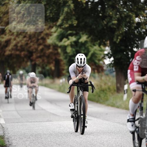 30.08.2026 - Elbe Triathlon Hamburg Michael Burmester http://msf.ph/oto/10072568 30.08.2026 10:18:26 Radfahren 556, 571, 618, 725, 774, 900, 953 meine-sportfotos.de