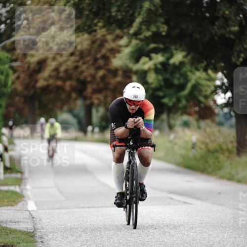 30.08.2026 - Elbe Triathlon Hamburg Michael Burmester http://msf.ph/oto/10072585 30.08.2026 10:18:38 Radfahren 666, 702 meine-sportfotos.de