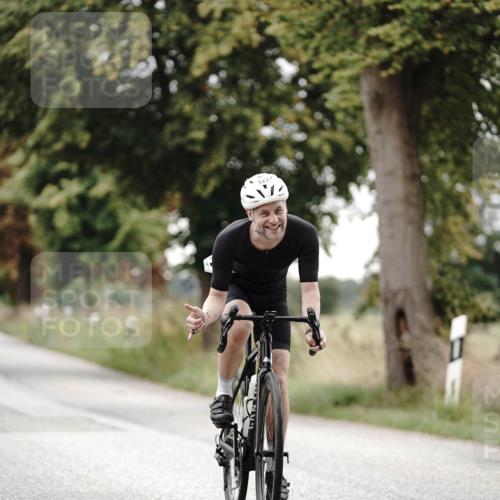 30.08.2026 - Elbe Triathlon Hamburg Michael Burmester http://msf.ph/oto/10072622 30.08.2026 10:19:31 Radfahren 572, 893 meine-sportfotos.de