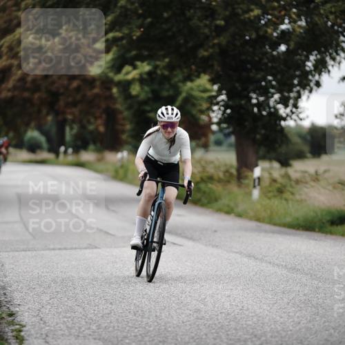 30.08.2026 - Elbe Triathlon Hamburg Michael Burmester http://msf.ph/oto/10072693 30.08.2026 10:21:00 Radfahren 809 meine-sportfotos.de