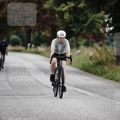 30.08.2026 - Elbe Triathlon Hamburg Michael Burmester http://msf.ph/oto/10072752 30.08.2026 10:22:23 Radfahren 679, 764, 847 meine-sportfotos.de
