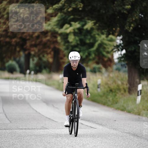 30.08.2026 - Elbe Triathlon Hamburg Michael Burmester http://msf.ph/oto/10072801 30.08.2026 10:23:24 Radfahren 845 meine-sportfotos.de