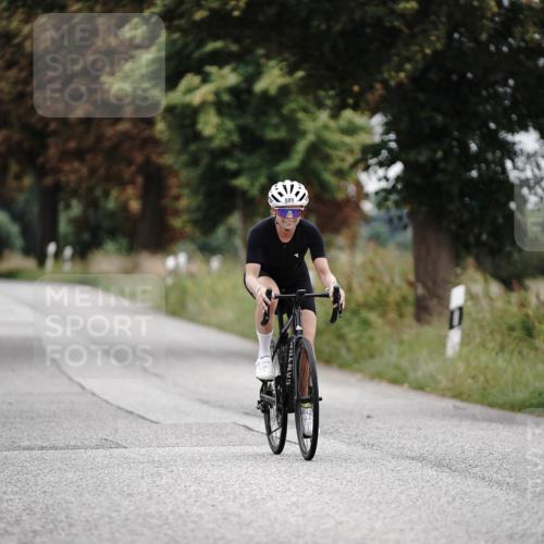 30.08.2026 - Elbe Triathlon Hamburg Michael Burmester http://msf.ph/oto/10072876 30.08.2026 10:24:52 Radfahren 889 meine-sportfotos.de
