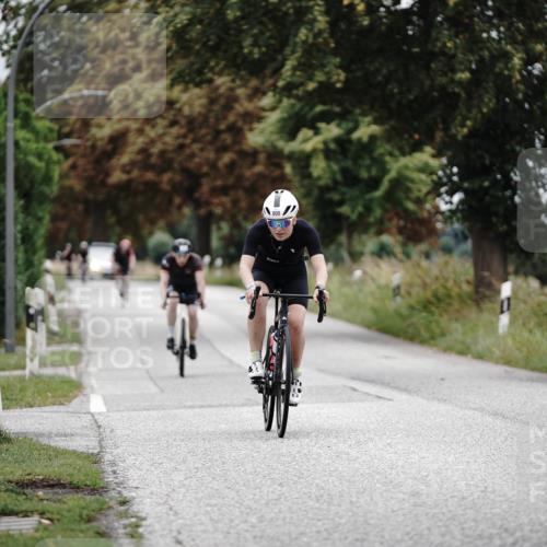 30.08.2026 - Elbe Triathlon Hamburg Michael Burmester http://msf.ph/oto/10072892 30.08.2026 10:25:18 Radfahren 587, 693, 696, 800 meine-sportfotos.de