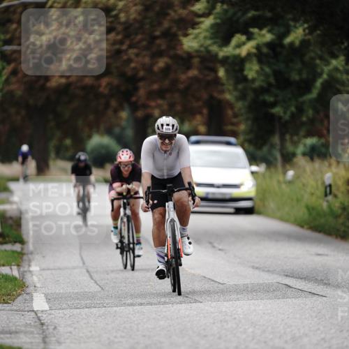 30.08.2026 - Elbe Triathlon Hamburg Michael Burmester http://msf.ph/oto/10072911 30.08.2026 10:25:49 Radfahren 686, 929, 937 meine-sportfotos.de