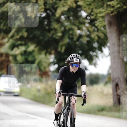 30.08.2026 - Elbe Triathlon Hamburg Michael Burmester http://msf.ph/oto/10072919 30.08.2026 10:25:55 Radfahren 876, 929 meine-sportfotos.de