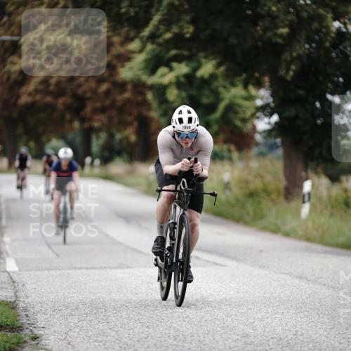 30.08.2026 - Elbe Triathlon Hamburg Michael Burmester http://msf.ph/oto/10072964 30.08.2026 10:26:55 Radfahren 811, 842, 960, 1008 meine-sportfotos.de