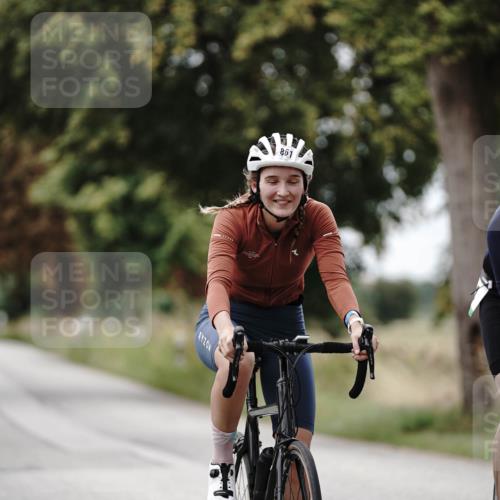 30.08.2026 - Elbe Triathlon Hamburg Michael Burmester http://msf.ph/oto/10072984 30.08.2026 10:27:18 Radfahren 734, 860, 861, 982 meine-sportfotos.de