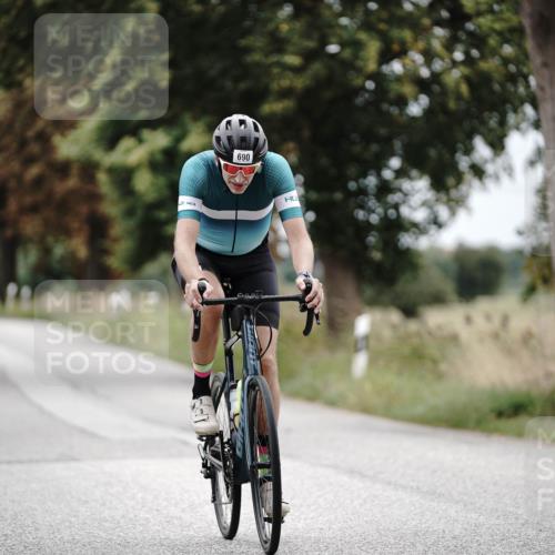 30.08.2026 - Elbe Triathlon Hamburg Michael Burmester http://msf.ph/oto/10073010 30.08.2026 10:27:50 Radfahren 690, 713, 855 meine-sportfotos.de