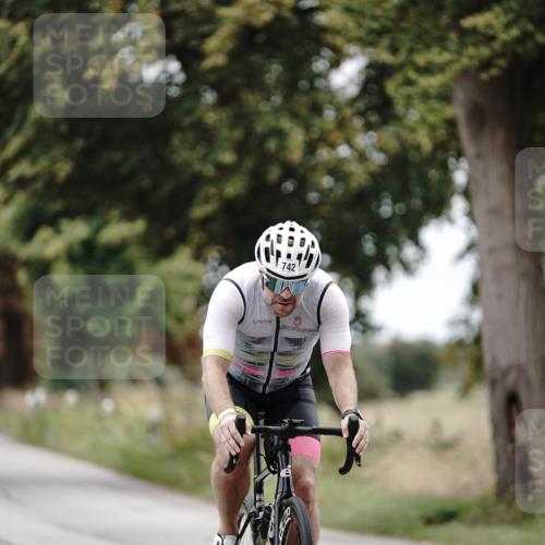 30.08.2026 - Elbe Triathlon Hamburg Michael Burmester http://msf.ph/oto/10073049 30.08.2026 10:28:23 Radfahren 742, 757, 979 meine-sportfotos.de