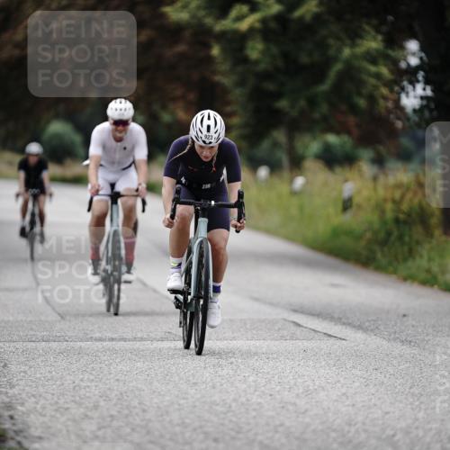 30.08.2026 - Elbe Triathlon Hamburg Michael Burmester http://msf.ph/oto/10073094 30.08.2026 10:29:08 Radfahren 858, 923, 1052 meine-sportfotos.de