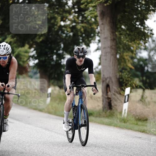 30.08.2026 - Elbe Triathlon Hamburg Michael Burmester http://msf.ph/oto/10073139 30.08.2026 10:29:48 Radfahren 836, 883, 983, 1010, 1039, 1042, 1359 meine-sportfotos.de