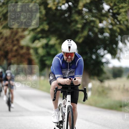 30.08.2026 - Elbe Triathlon Hamburg Michael Burmester http://msf.ph/oto/10073153 30.08.2026 10:30:03 Radfahren 669, 768, 918, 1098 meine-sportfotos.de