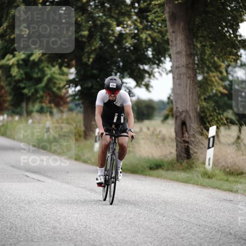30.08.2026 - Elbe Triathlon Hamburg Michael Burmester http://msf.ph/oto/10073210 30.08.2026 10:30:55 Radfahren 1004, 1063 meine-sportfotos.de