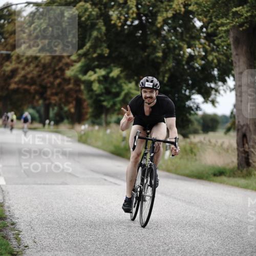 30.08.2026 - Elbe Triathlon Hamburg Michael Burmester http://msf.ph/oto/10073216 30.08.2026 10:30:57 Radfahren 1004, 1063 meine-sportfotos.de