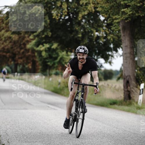 30.08.2026 - Elbe Triathlon Hamburg Michael Burmester http://msf.ph/oto/10073217 30.08.2026 10:30:57 Radfahren 1004, 1063 meine-sportfotos.de