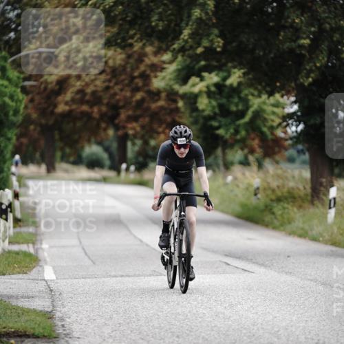30.08.2026 - Elbe Triathlon Hamburg Michael Burmester http://msf.ph/oto/10073231 30.08.2026 10:31:13 Radfahren 646, 833, 1099 meine-sportfotos.de