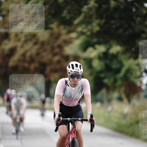 30.08.2026 - Elbe Triathlon Hamburg Michael Burmester http://msf.ph/oto/10073235 30.08.2026 10:34:28 Radfahren 810, 948, 988, 1009, 1015, 1022, 1071 meine-sportfotos.de
