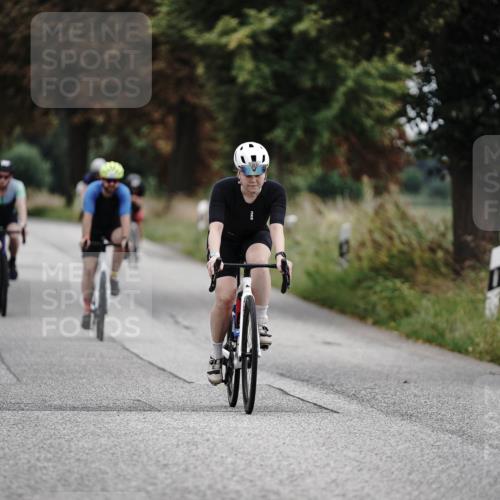 30.08.2026 - Elbe Triathlon Hamburg Michael Burmester http://msf.ph/oto/10073271 30.08.2026 10:35:36 Radfahren 697, 802, 864, 998, 1068, 1115, 1148 meine-sportfotos.de