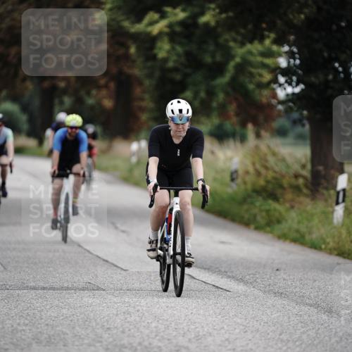 30.08.2026 - Elbe Triathlon Hamburg Michael Burmester http://msf.ph/oto/10073273 30.08.2026 10:35:36 Radfahren 697, 802, 864, 998, 1068, 1115, 1148 meine-sportfotos.de