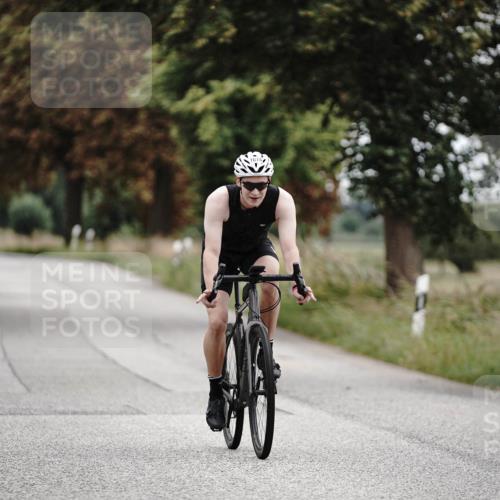 30.08.2026 - Elbe Triathlon Hamburg Michael Burmester http://msf.ph/oto/10073501 30.08.2026 10:35:53 Radfahren 798, 1074 meine-sportfotos.de