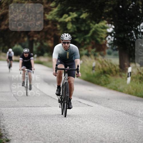 30.08.2026 - Elbe Triathlon Hamburg Michael Burmester http://msf.ph/oto/10073529 30.08.2026 10:36:27 Radfahren 893, 987, 1012, 1096 meine-sportfotos.de
