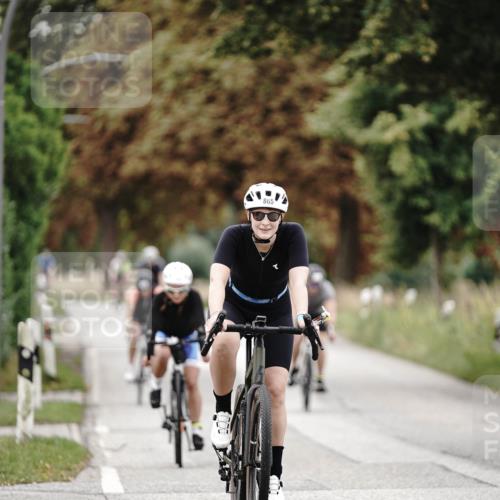 30.08.2026 - Elbe Triathlon Hamburg Michael Burmester http://msf.ph/oto/10074365 30.08.2026 10:47:26 Radfahren 854, 865, 939, 1040, 1111 meine-sportfotos.de
