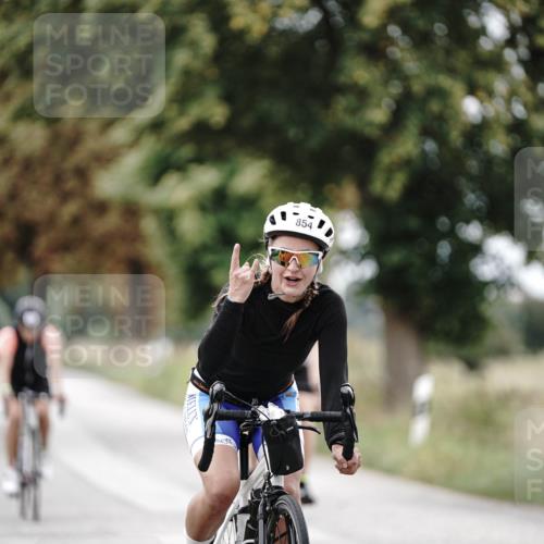 30.08.2026 - Elbe Triathlon Hamburg Michael Burmester http://msf.ph/oto/10074372 30.08.2026 10:47:28 Radfahren 854, 865, 939, 1040, 1111 meine-sportfotos.de