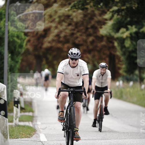 30.08.2026 - Elbe Triathlon Hamburg Michael Burmester http://msf.ph/oto/10074427 30.08.2026 10:48:01 Radfahren 858, 954, 982, 1035, 1109, 1125, 1195, 1254 meine-sportfotos.de