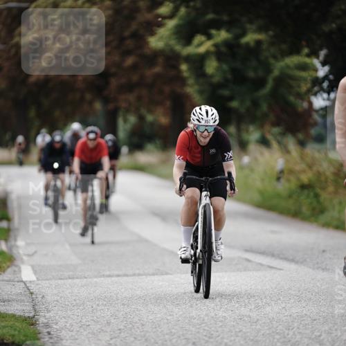 30.08.2026 - Elbe Triathlon Hamburg Michael Burmester http://msf.ph/oto/10074463 30.08.2026 10:48:27 Radfahren 957, 1059, 1102, 1142, 1148, 1174, 1209, 1308, 1318 meine-sportfotos.de