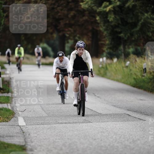 30.08.2026 - Elbe Triathlon Hamburg Michael Burmester http://msf.ph/oto/10074517 30.08.2026 10:49:04 Radfahren 907, 1056, 1177 meine-sportfotos.de