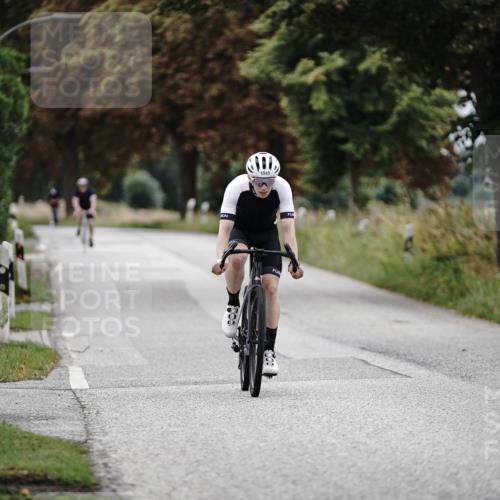 30.08.2026 - Elbe Triathlon Hamburg Michael Burmester http://msf.ph/oto/10074531 30.08.2026 10:49:16 Radfahren 991, 1007, 1049, 1128 meine-sportfotos.de
