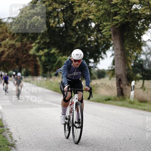 30.08.2026 - Elbe Triathlon Hamburg Michael Burmester http://msf.ph/oto/10074593 30.08.2026 10:50:26 Radfahren 803, 897, 999, 1044, 1204 meine-sportfotos.de
