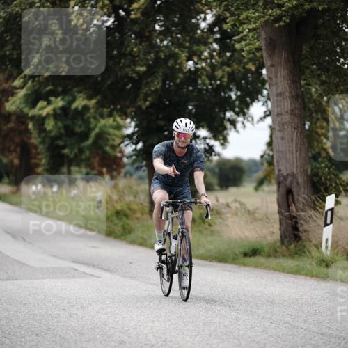 30.08.2026 - Elbe Triathlon Hamburg Michael Burmester http://msf.ph/oto/10074625 30.08.2026 10:50:46 Radfahren 1121, 1307 meine-sportfotos.de