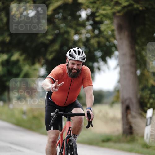30.08.2026 - Elbe Triathlon Hamburg Michael Burmester http://msf.ph/oto/10074873 30.08.2026 10:54:15 Radfahren 1239, 1324 meine-sportfotos.de
