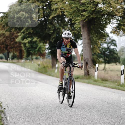 30.08.2026 - Elbe Triathlon Hamburg Michael Burmester http://msf.ph/oto/10074875 30.08.2026 10:54:23 Radfahren 1324 meine-sportfotos.de
