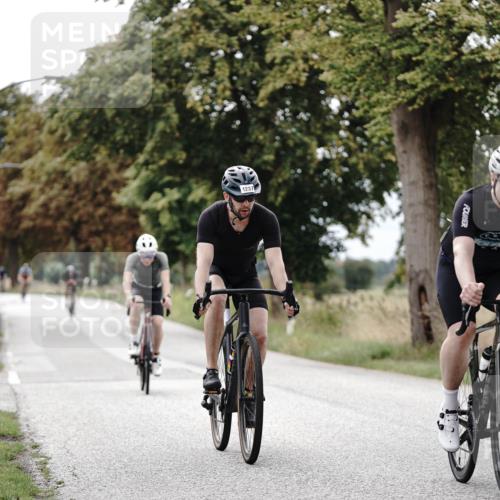 30.08.2026 - Elbe Triathlon Hamburg Michael Burmester http://msf.ph/oto/10075205 30.08.2026 11:00:25 Radfahren 888, 1129, 1237, 1322, 1379 meine-sportfotos.de
