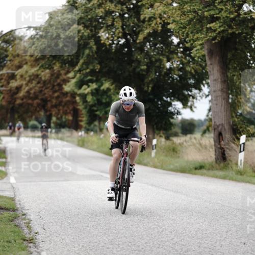 30.08.2026 - Elbe Triathlon Hamburg Michael Burmester http://msf.ph/oto/10075207 30.08.2026 11:00:26 Radfahren 888, 1129, 1237, 1322, 1379 meine-sportfotos.de