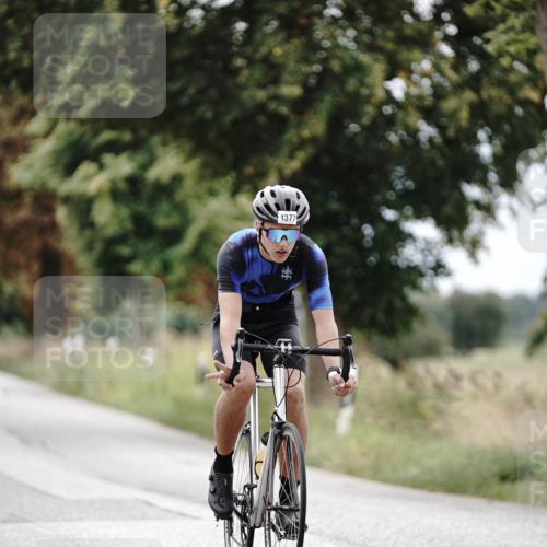 30.08.2026 - Elbe Triathlon Hamburg Michael Burmester http://msf.ph/oto/10075222 30.08.2026 11:00:38 Radfahren 1377 meine-sportfotos.de