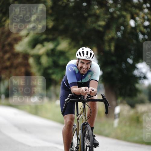 30.08.2026 - Elbe Triathlon Hamburg Michael Burmester http://msf.ph/oto/10075244 30.08.2026 11:01:08 Radfahren 1222, 1230 meine-sportfotos.de