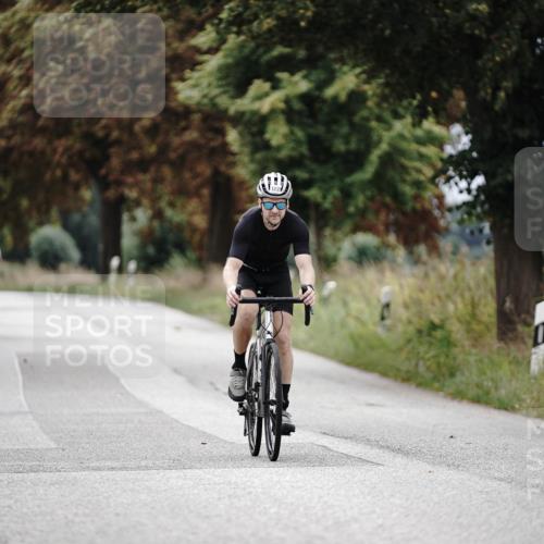 30.08.2026 - Elbe Triathlon Hamburg Michael Burmester http://msf.ph/oto/10075245 30.08.2026 11:01:11 Radfahren 1222, 1230, 1443 meine-sportfotos.de