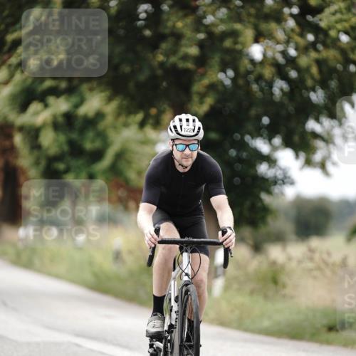 30.08.2026 - Elbe Triathlon Hamburg Michael Burmester http://msf.ph/oto/10075248 30.08.2026 11:01:12 Radfahren 1222, 1443 meine-sportfotos.de