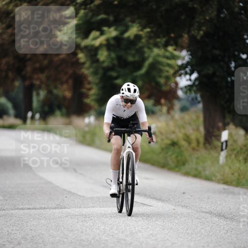 30.08.2026 - Elbe Triathlon Hamburg Michael Burmester http://msf.ph/oto/10075254 30.08.2026 11:01:22 Radfahren 1383, 1421 meine-sportfotos.de