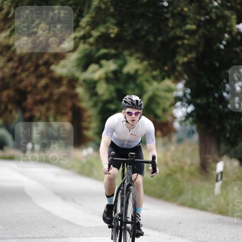 30.08.2026 - Elbe Triathlon Hamburg Michael Burmester http://msf.ph/oto/10075260 30.08.2026 11:01:26 Radfahren 1367, 1383 meine-sportfotos.de