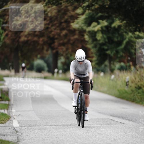 30.08.2026 - Elbe Triathlon Hamburg Michael Burmester http://msf.ph/oto/10075270 30.08.2026 11:01:33 Radfahren 941, 1367 meine-sportfotos.de